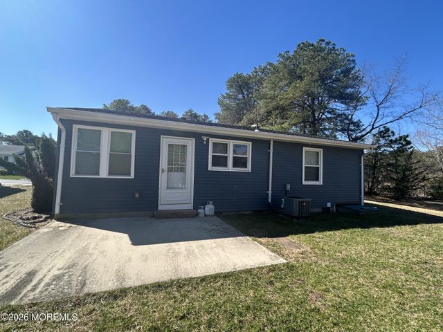 19 Attleboro Lane 73, Whiting, NJ 08759