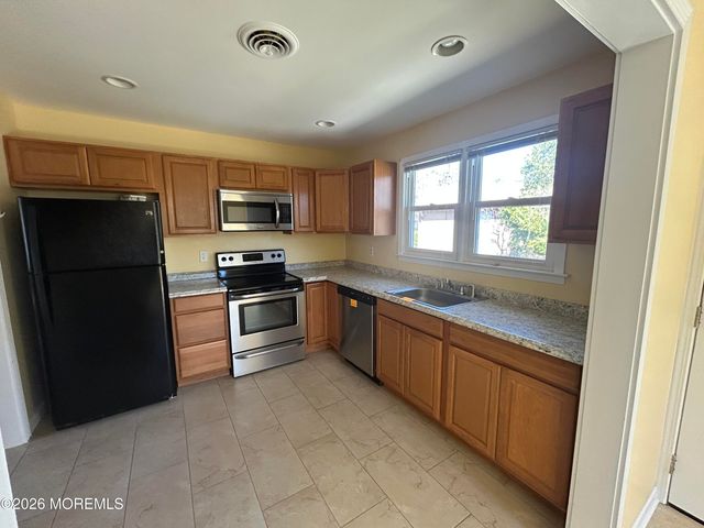 19 Attleboro Lane 73, Whiting, NJ 08759