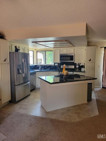 30341 Pinedale Drive, Tehachapi, CA 93561