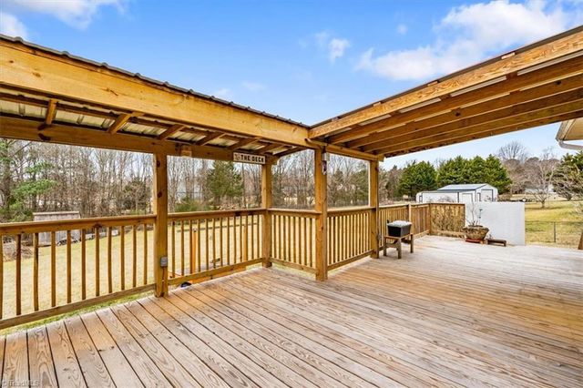 6933 LAWRENCE FARM Lane, Randleman, NC 27317