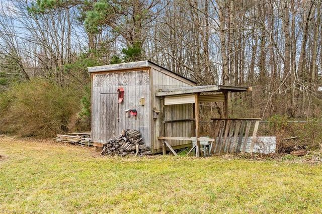 6933 LAWRENCE FARM Lane, Randleman, NC 27317