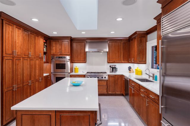 6943 Prestonshire Lane, Dallas, TX 75225