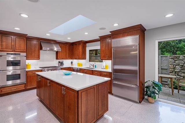 6943 Prestonshire Lane, Dallas, TX 75225