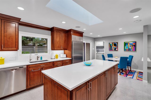6943 Prestonshire Lane, Dallas, TX 75225