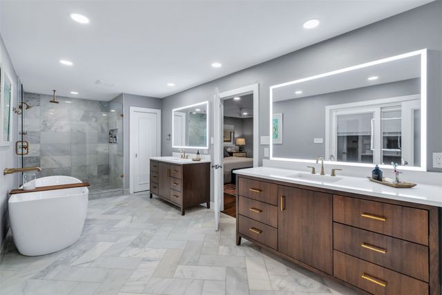 6943 Prestonshire Lane, Dallas, TX 75225
