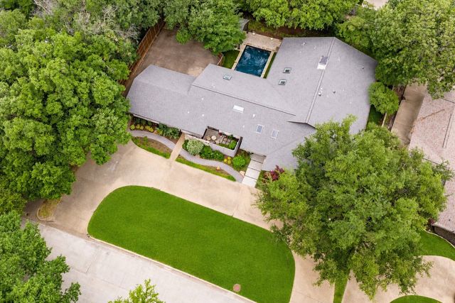 6943 Prestonshire Lane, Dallas, TX 75225
