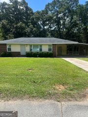 131 Oak Avenue, Milledgeville, GA 31061