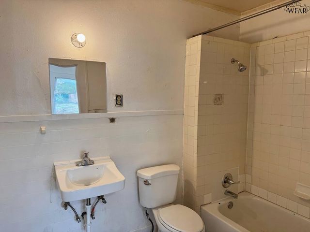 1818 COLLINS AVENUE, Wichita Falls, TX 76309