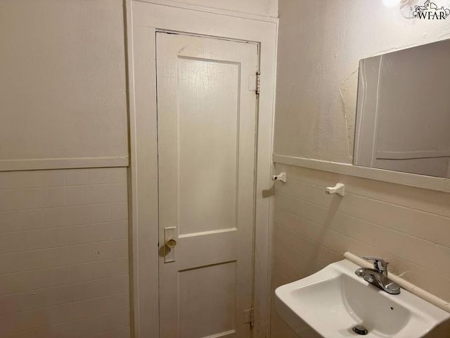 1818 COLLINS AVENUE, Wichita Falls, TX 76309