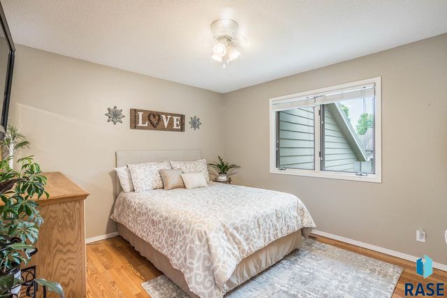 1005 S Parkview Blvd, Brandon, SD 57005