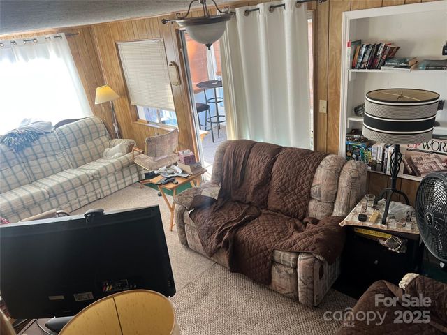 34 Point Lookout Circle, Hendersonville, NC 28792