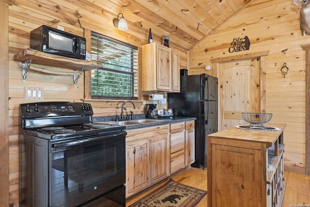 3035 Keese, Fredericksburg, TX 78624