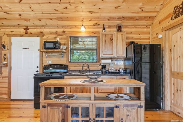 3035 Keese, Fredericksburg, TX 78624