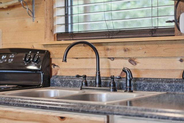 3035 Keese, Fredericksburg, TX 78624