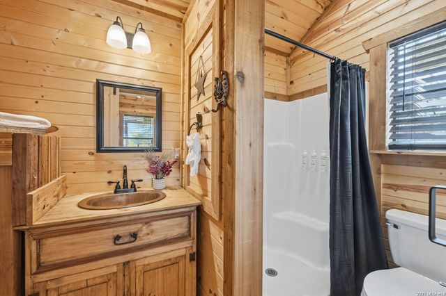 3035 Keese, Fredericksburg, TX 78624