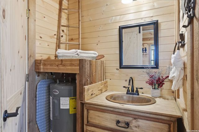 3035 Keese, Fredericksburg, TX 78624