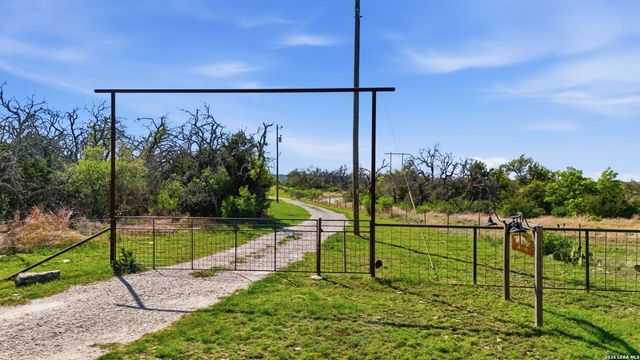 3035 Keese, Fredericksburg, TX 78624