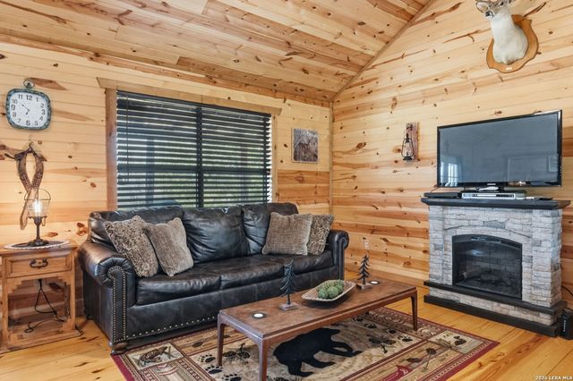 3035 Keese, Fredericksburg, TX 78624