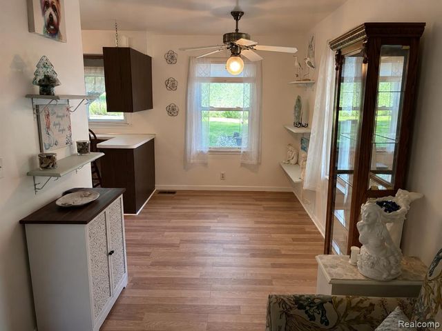 6405 Springdale Dr, Grand Blanc, MI 48439