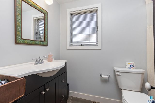 2003 Pondside Ln Lane, Rock Valley, IA 51247