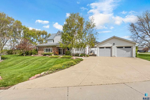 2003 Pondside Ln Lane, Rock Valley, IA 51247