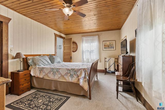 2003 Pondside Ln Lane, Rock Valley, IA 51247