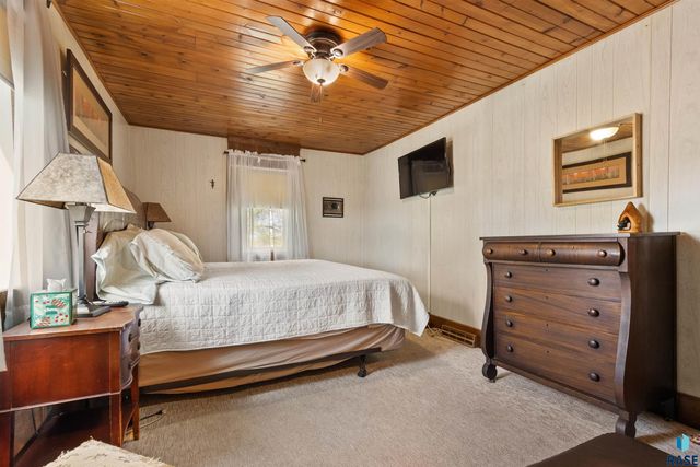 2003 Pondside Ln Lane, Rock Valley, IA 51247