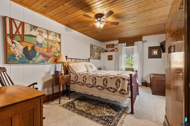 2003 Pondside Ln Lane, Rock Valley, IA 51247
