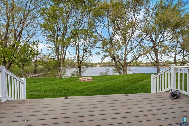 2003 Pondside Ln Lane, Rock Valley, IA 51247