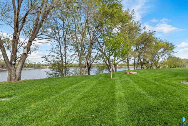 2003 Pondside Ln Lane, Rock Valley, IA 51247