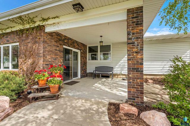 2003 Pondside Ln Lane, Rock Valley, IA 51247