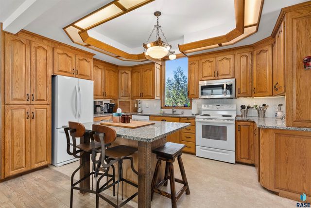 2003 Pondside Ln Lane, Rock Valley, IA 51247