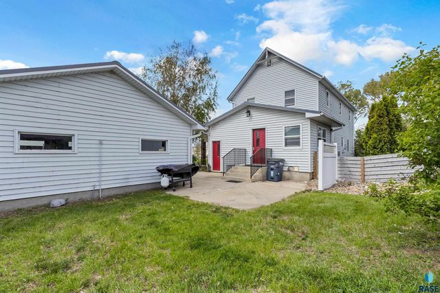 2003 Pondside Ln Lane, Rock Valley, IA 51247
