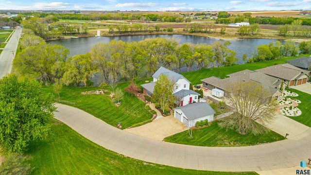 2003 Pondside Ln Lane, Rock Valley, IA 51247