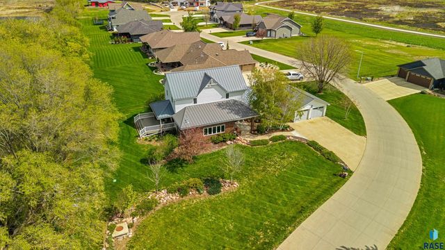 2003 Pondside Ln Lane, Rock Valley, IA 51247