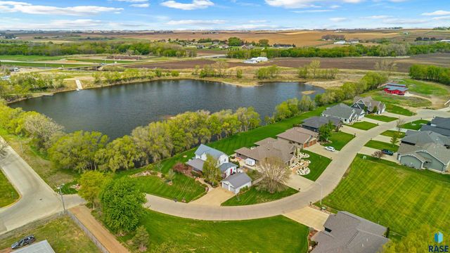 2003 Pondside Ln Lane, Rock Valley, IA 51247