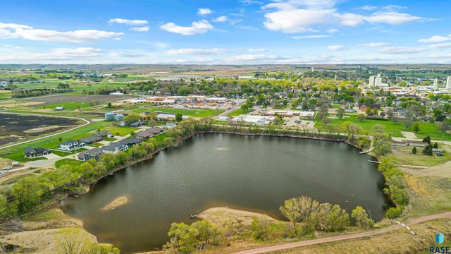 2003 Pondside Ln Lane, Rock Valley, IA 51247
