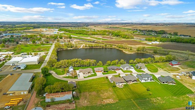 2003 Pondside Ln Lane, Rock Valley, IA 51247