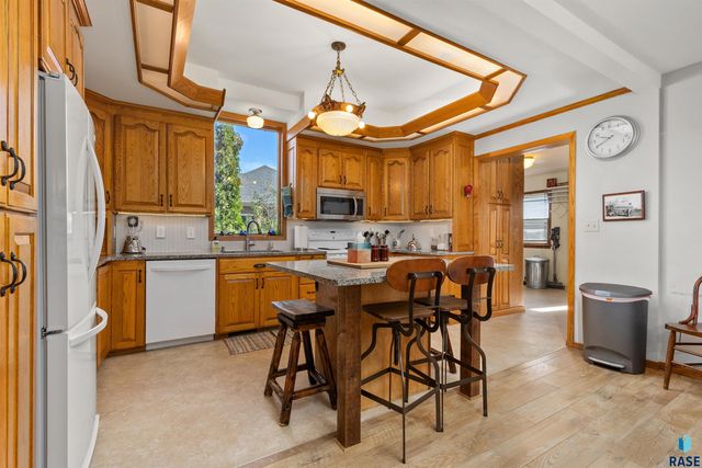 2003 Pondside Ln Lane, Rock Valley, IA 51247