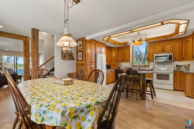 2003 Pondside Ln Lane, Rock Valley, IA 51247