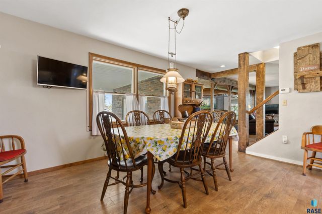 2003 Pondside Ln Lane, Rock Valley, IA 51247