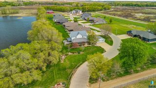 2003 Pondside Ln Lane, Rock Valley, IA 51247