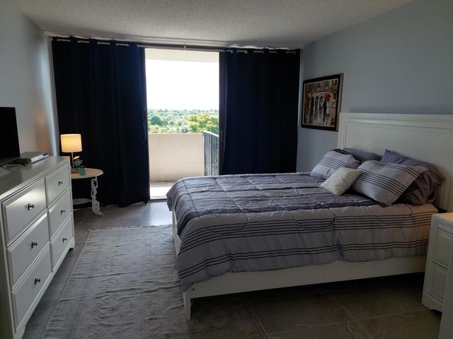 1830 Embassy Drive 605, West Palm Beach, FL 33401