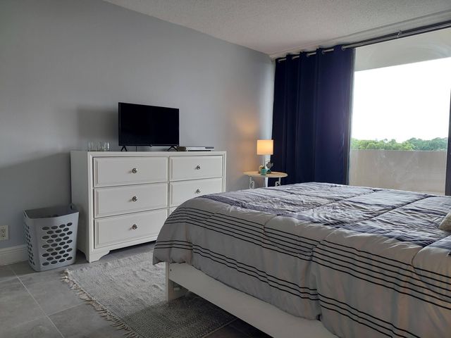 1830 Embassy Drive 605, West Palm Beach, FL 33401