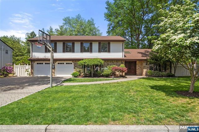 22 Kendrick Street, Paramus, NJ 07652