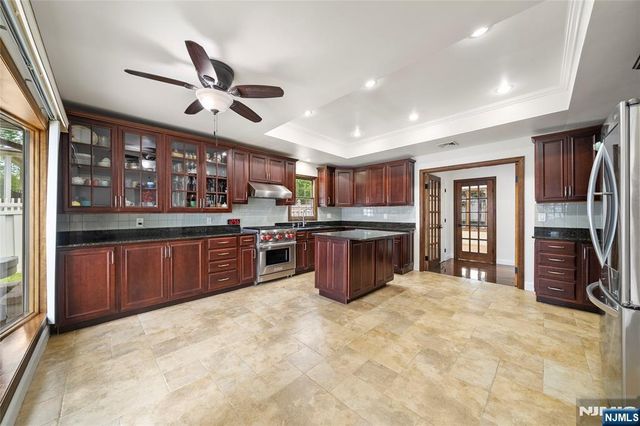 22 Kendrick Street, Paramus, NJ 07652