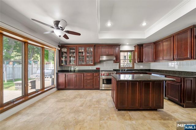 22 Kendrick Street, Paramus, NJ 07652
