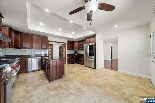 22 Kendrick Street, Paramus, NJ 07652