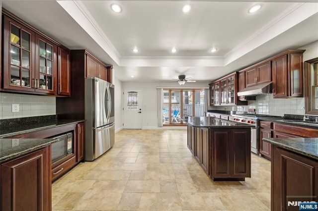 22 Kendrick Street, Paramus, NJ 07652