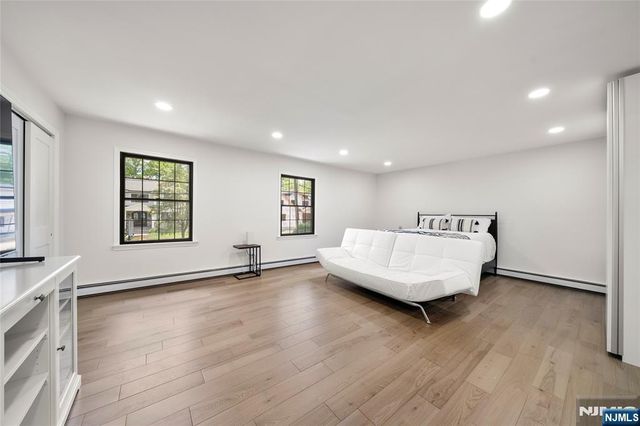 22 Kendrick Street, Paramus, NJ 07652